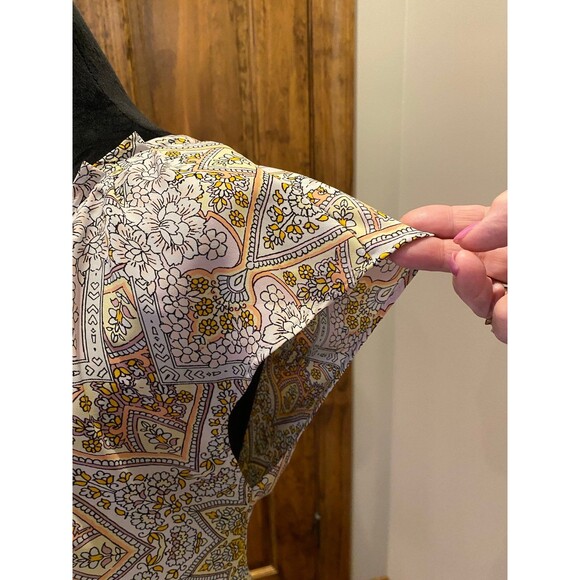 Lauren Conrad  Blouse Sz Large  Top Ruffled Neckline Sleeveless Spring Or Summer - Picture 3 of 10